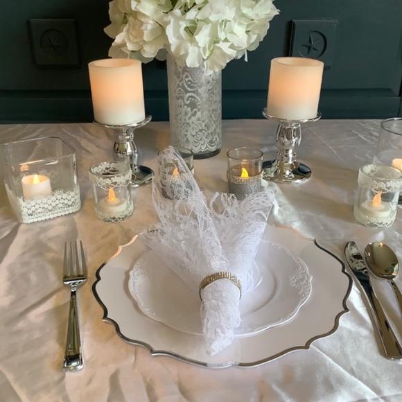 Set of 2 cylinder glass floating candle holders embellished white floral lace - Picture 4 of 7